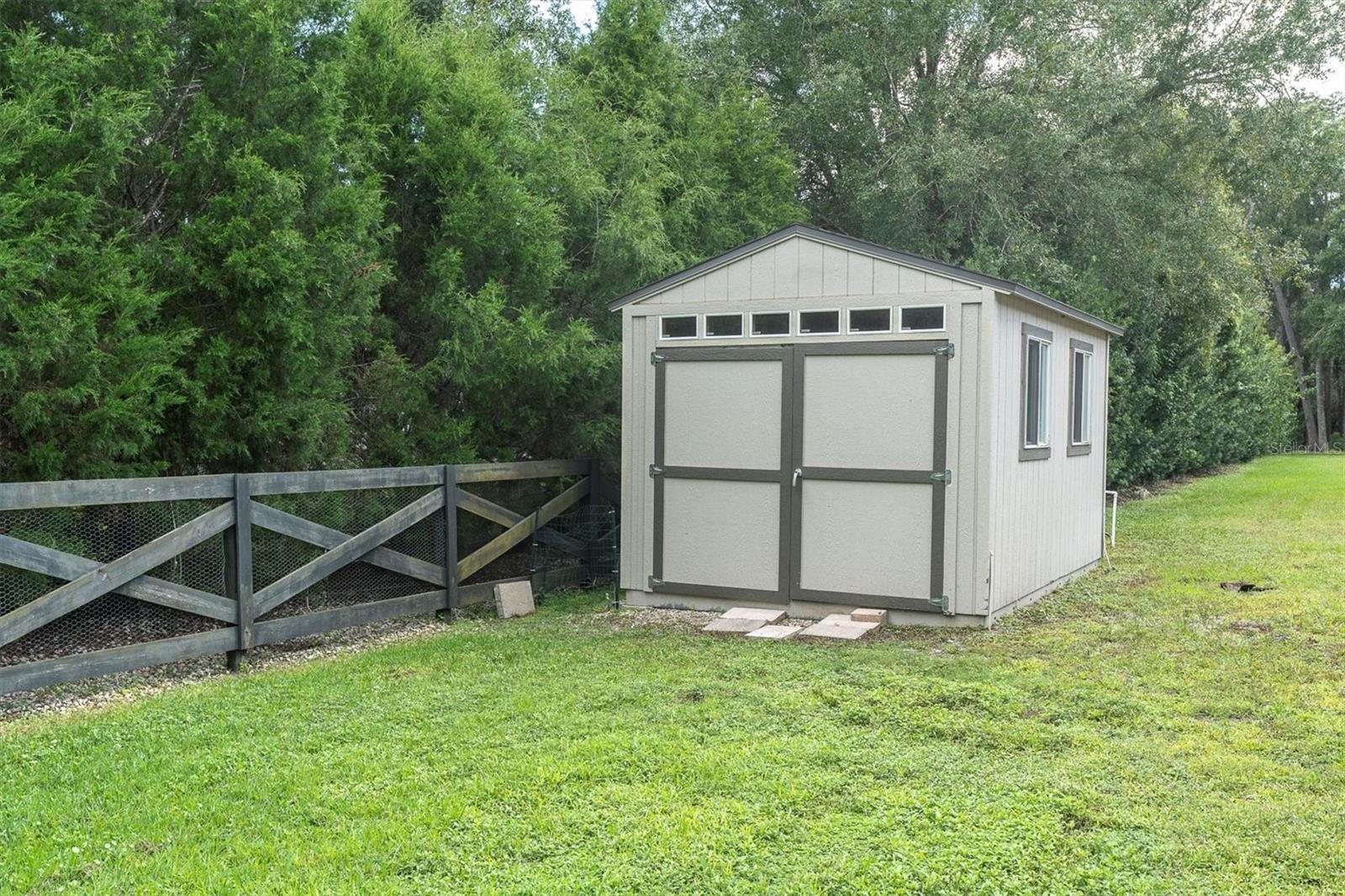 LADY LAKE ESTATES - Residential