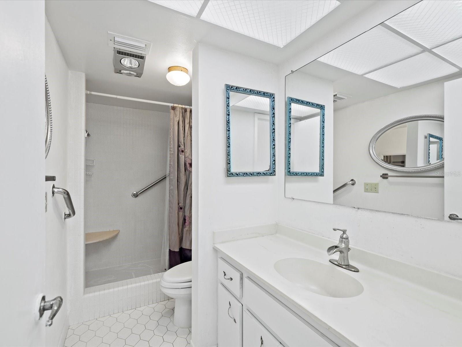 SEVILLE CONDO 14 - Residential