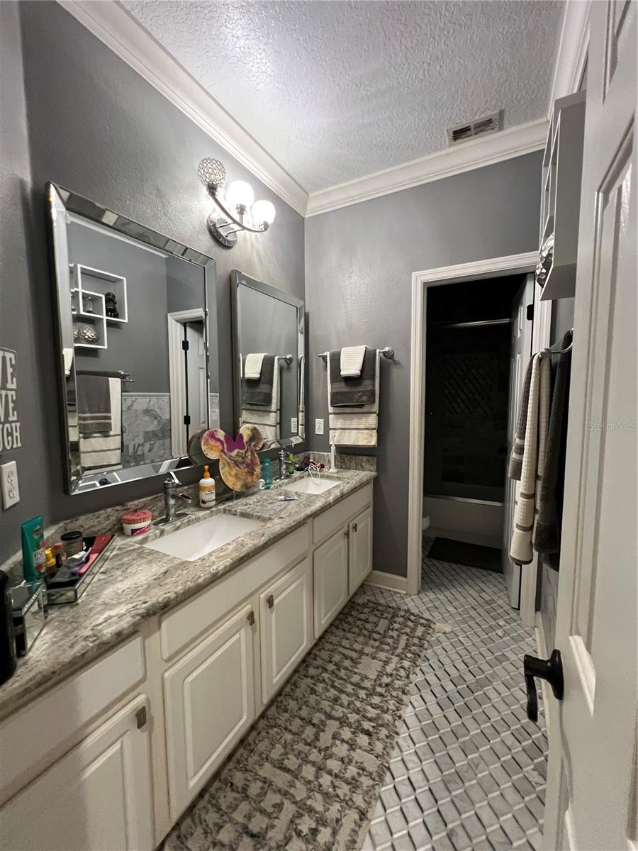 CELEBRATION EAST VILLAGE UNIT 3 - Residential Lease