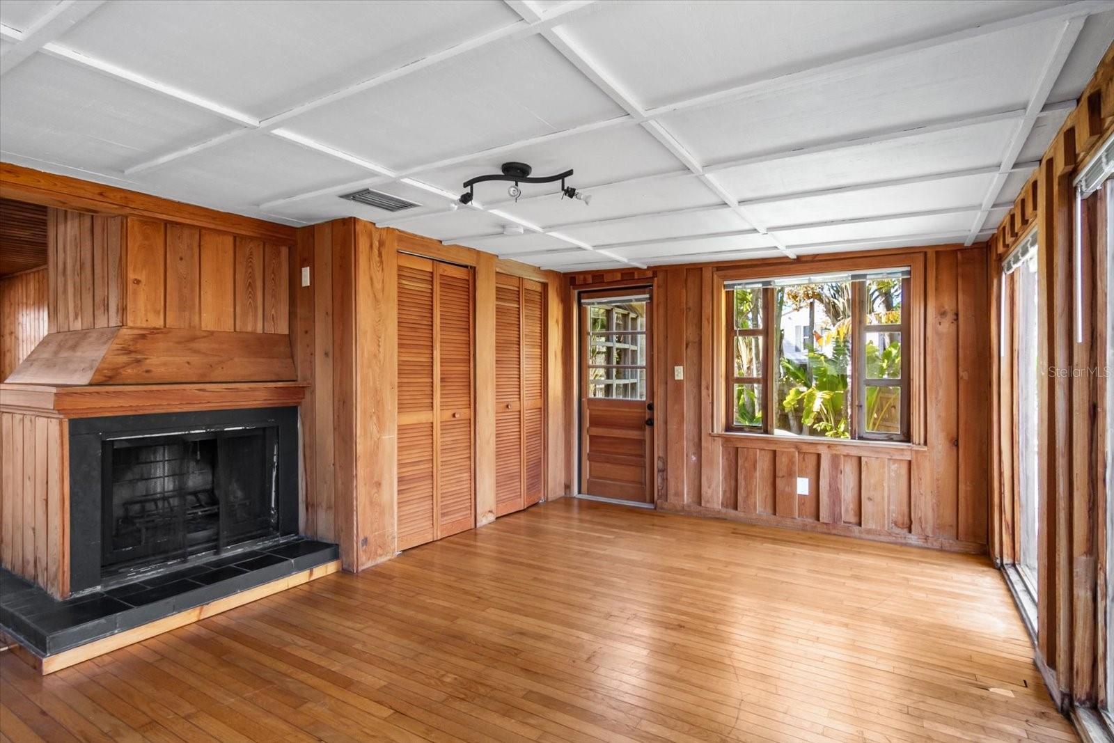 MARINELAND - Residential