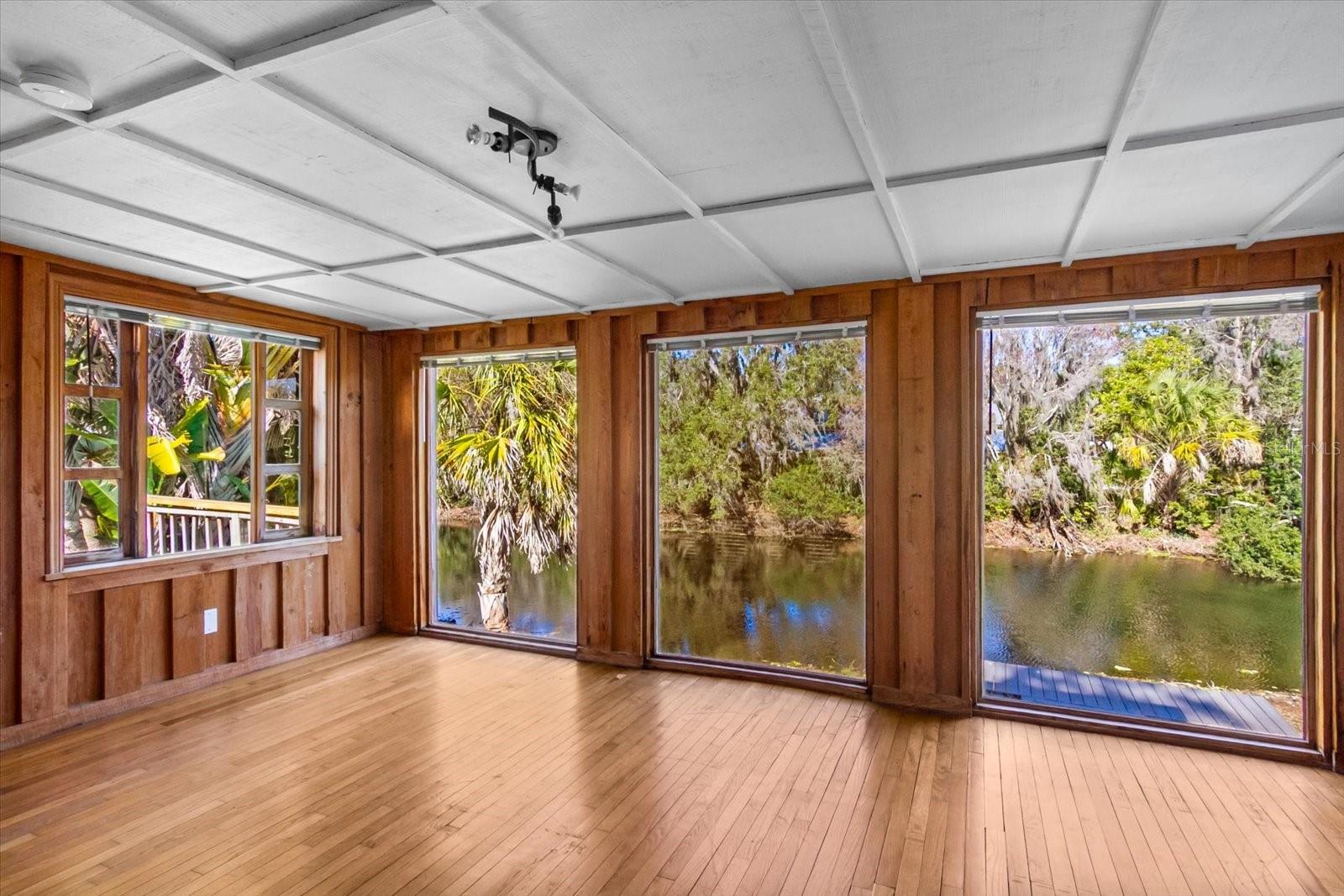 MARINELAND - Residential