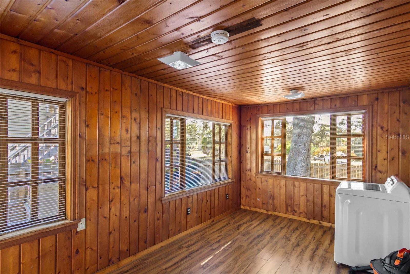 MARINELAND - Residential