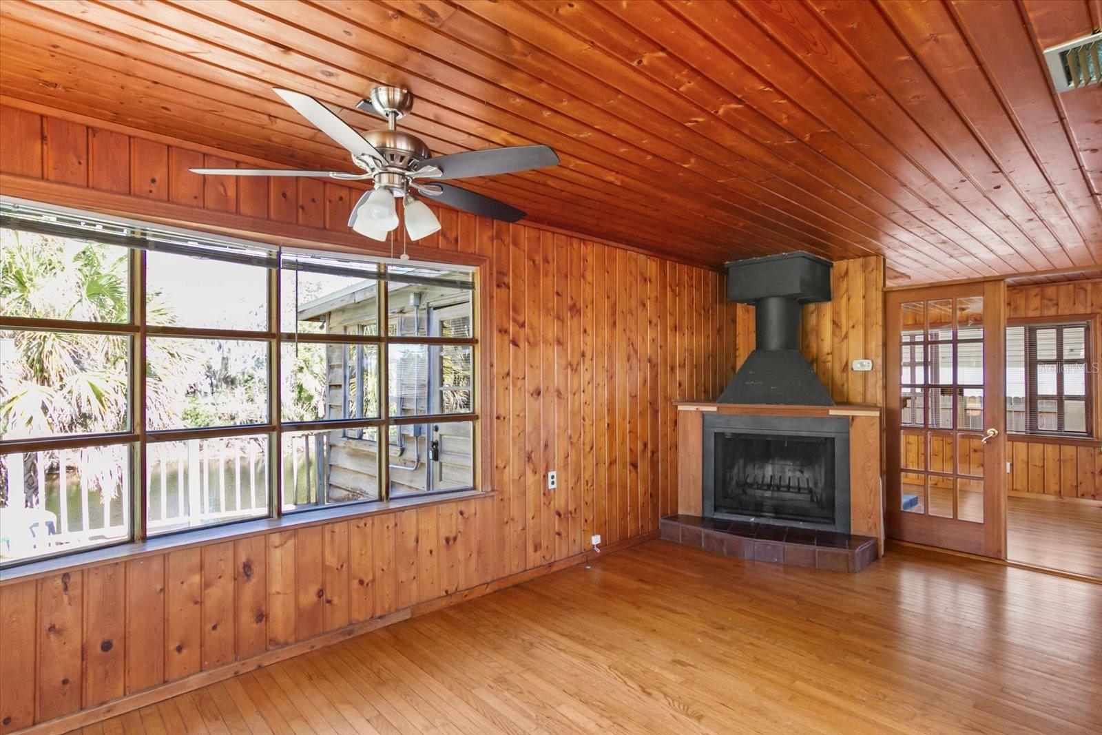 MARINELAND - Residential