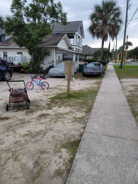 A home in TAVARES