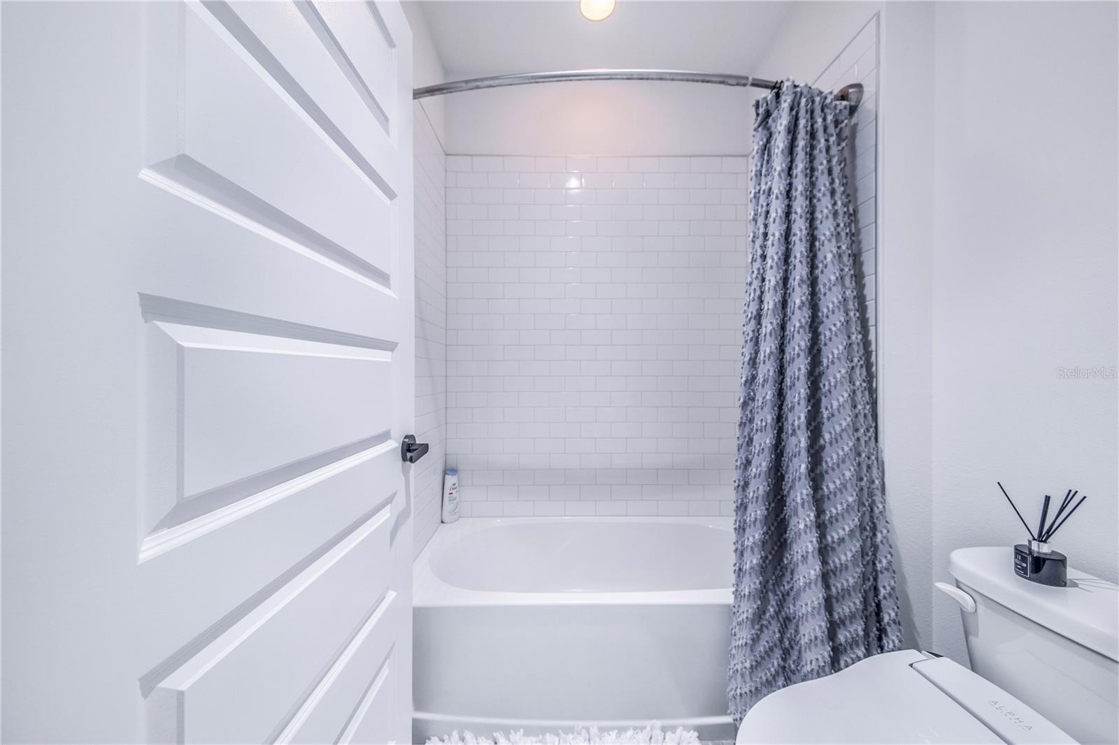 LAKE APOPKA SOUND - Residential