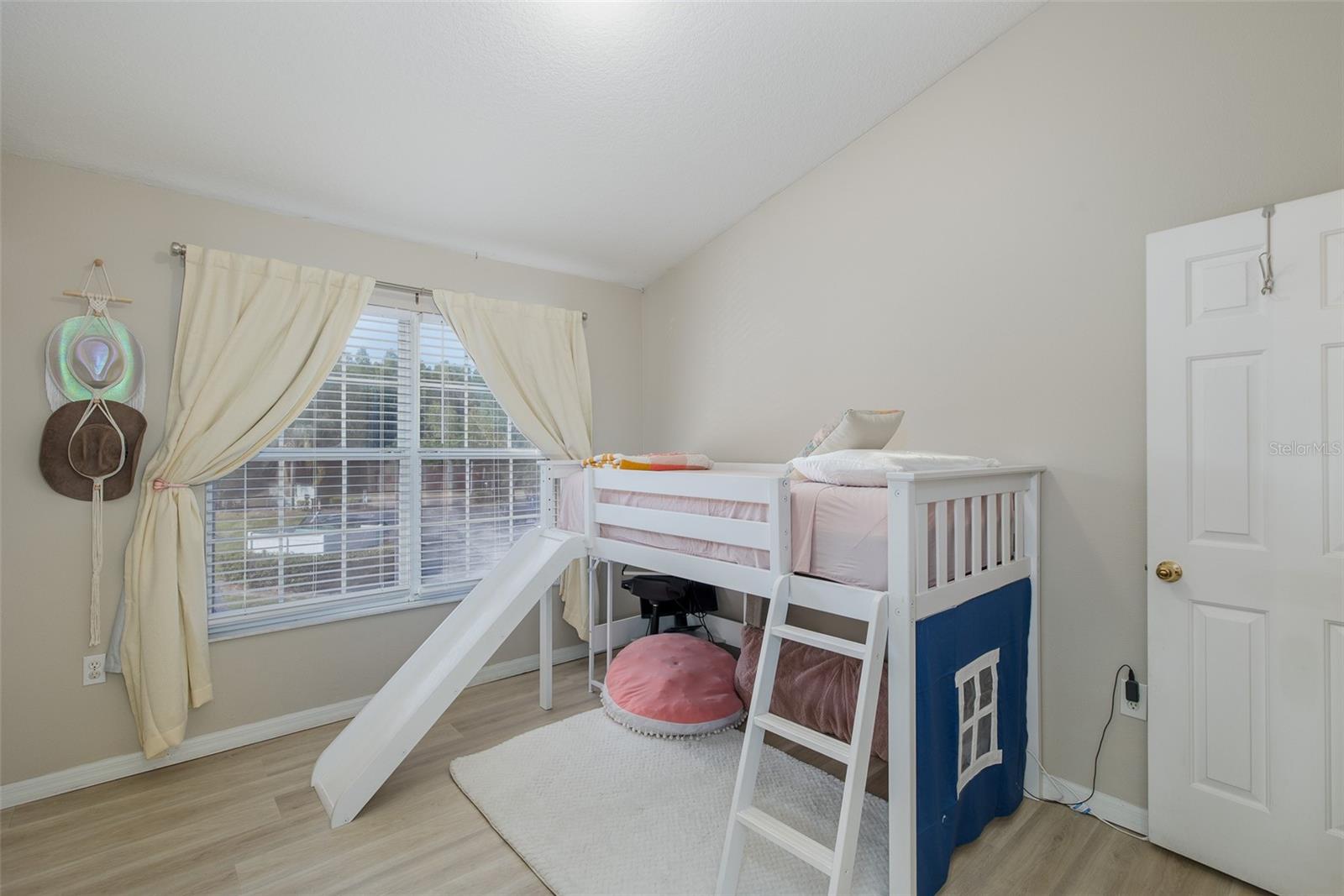 TOWNHOMES OF COUNTRY RUN PH - Residential