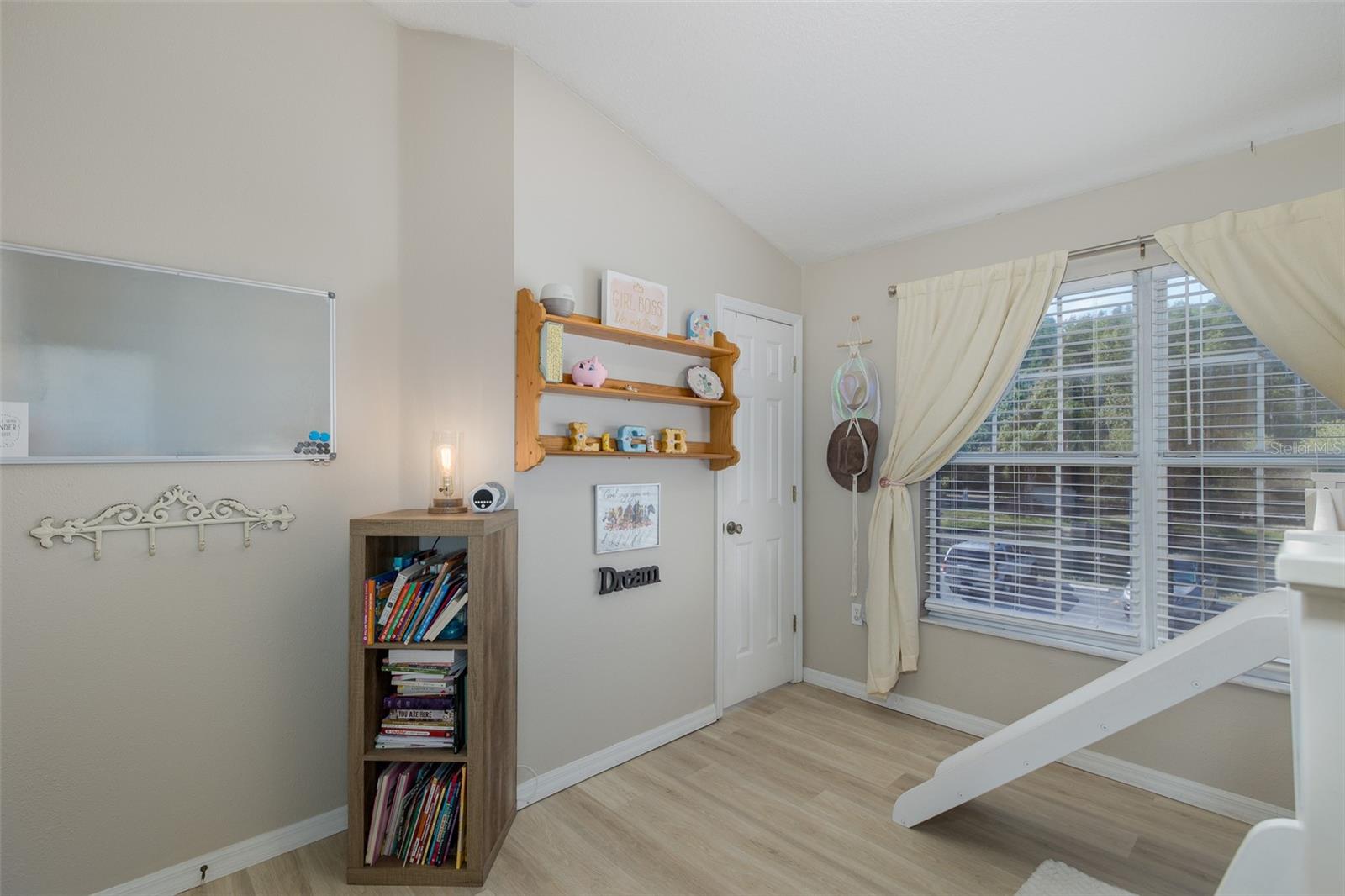 TOWNHOMES OF COUNTRY RUN PH - Residential
