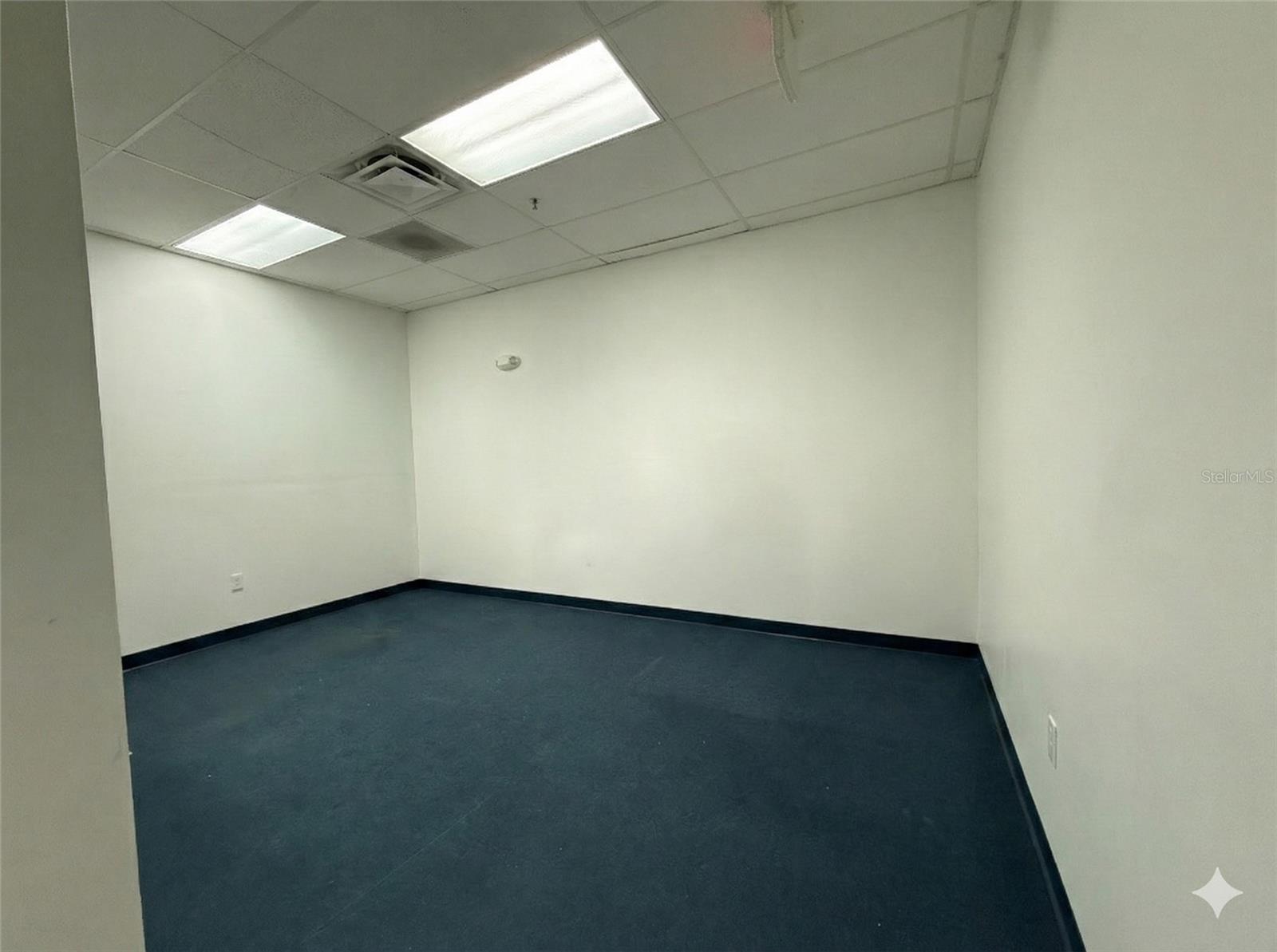 AIRPORT INDUST PK/ORLANDO - Commercial Lease