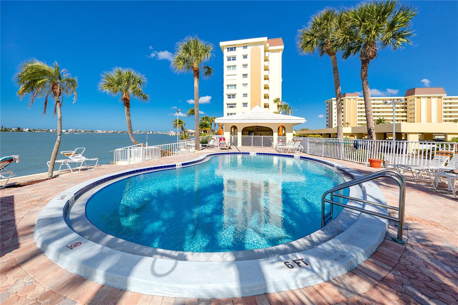 HAMILTON HOUSE THE CONDO - Residential