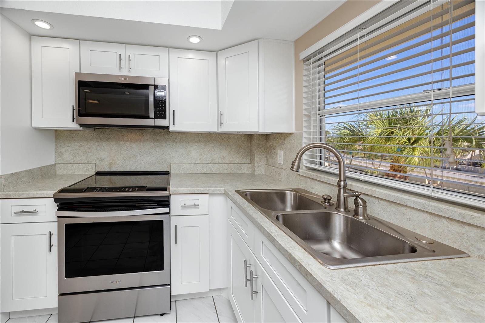 HAMILTON HOUSE THE CONDO - Residential