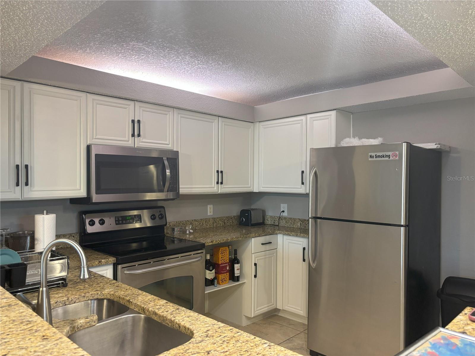 SARASOTA PALMS - Residential Lease