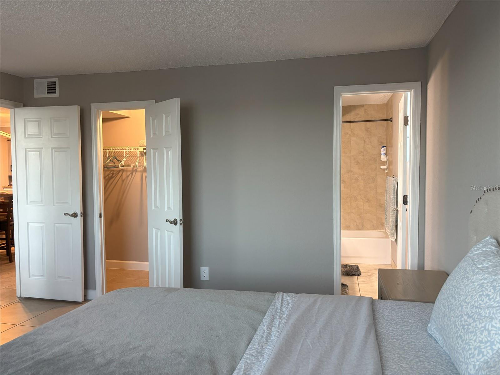 SARASOTA PALMS - Residential Lease