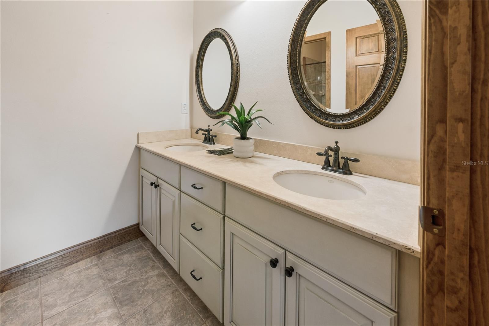 THE HUNT CLUB AT FOX POINT - Residential