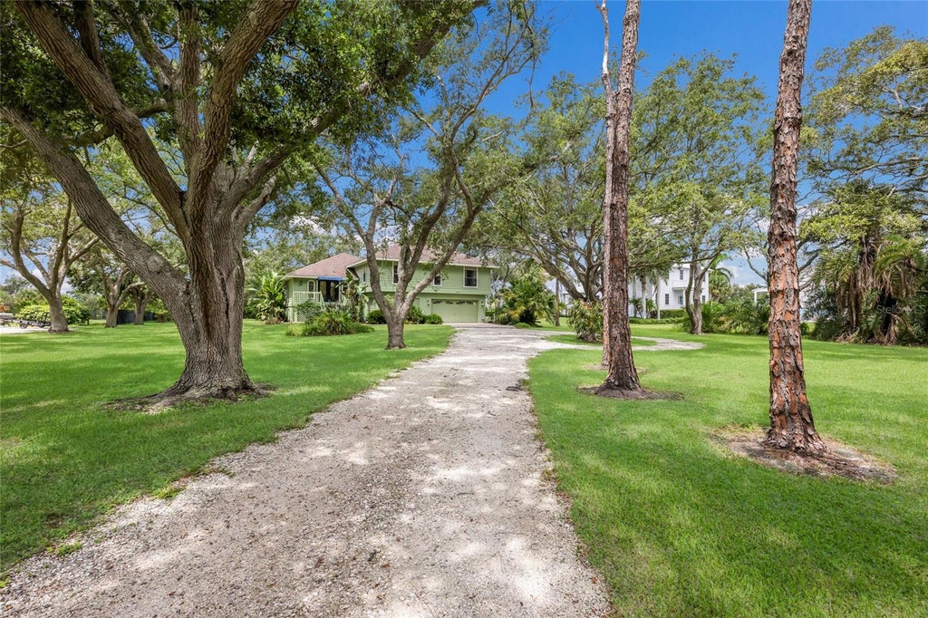 Photo of 918 99th Street NW, Bradenton, FL 34209 (MLS # A4705421)