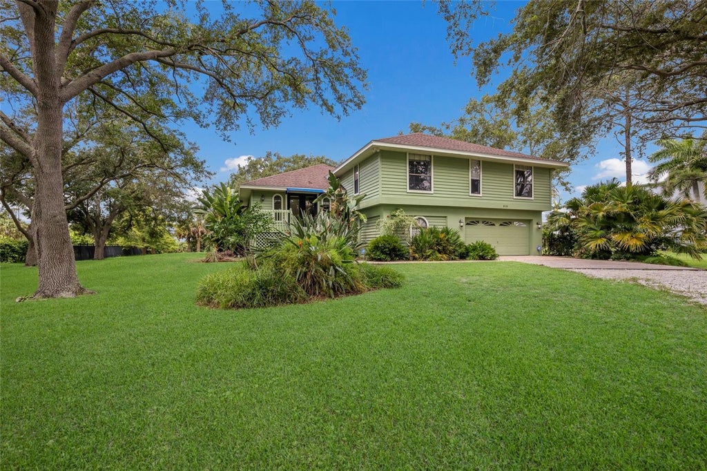 Photo of 918 99th Street NW, Bradenton, FL 34209 (MLS # A4705421)