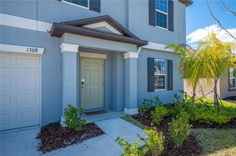 A home in PLANT CITY