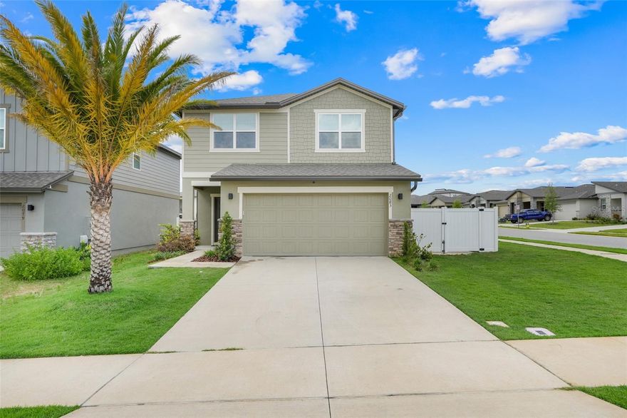 CORNER LOT! Excellent House for Rent – Comfort and Convenience in a Prime Location This charming house offers all the comfort and space you and your family need, with 4 bedrooms and 3 full bathrooms. Upon arrival, you will be greeted by a beautiful garden at the entrance, which creates a welcoming atmosphere offering convenience and privacy. The bedrooms have carpeting and a closet, providing more comfort for your day-to-day life. Office room on the first floor for your convenience. The kitchen is equipped with quality appliances, custom cabinets and a granite counter tops, perfect for a busy day. The laundry room is also ready for use, with complete structure. Large fenced backward with great outdoor space, ideal for moments of leisure and relaxation. Paved and gated side entrance. Home has a covered gazebo in the backward, perfect for having friends and family over. The location is excellent, in an area with great appreciation and growth, offering easy access to services, commerce and transportation. Don't miss this unique opportunity! Schedule your visit and discover everything this property has to offer.