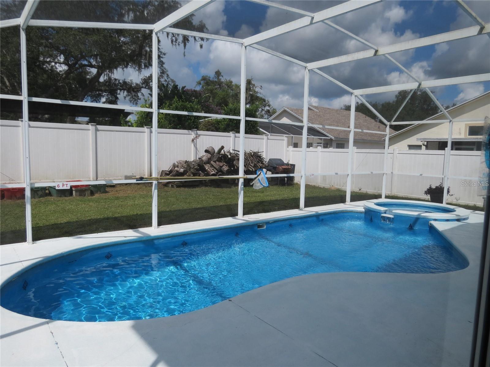 PINEWOOD COUNTRY ESTATES - Residential