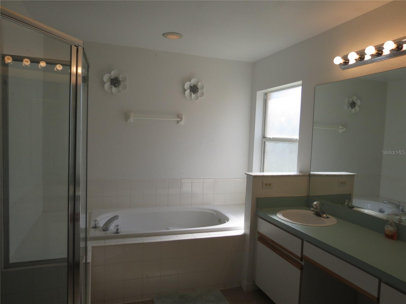 PINEWOOD COUNTRY ESTATES - Residential