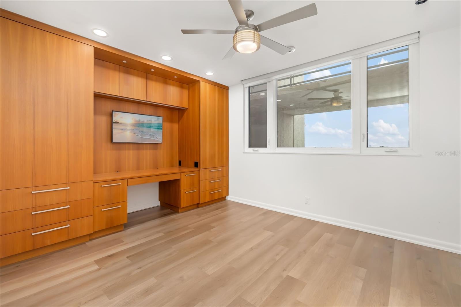 BEACHPLACE - Residential