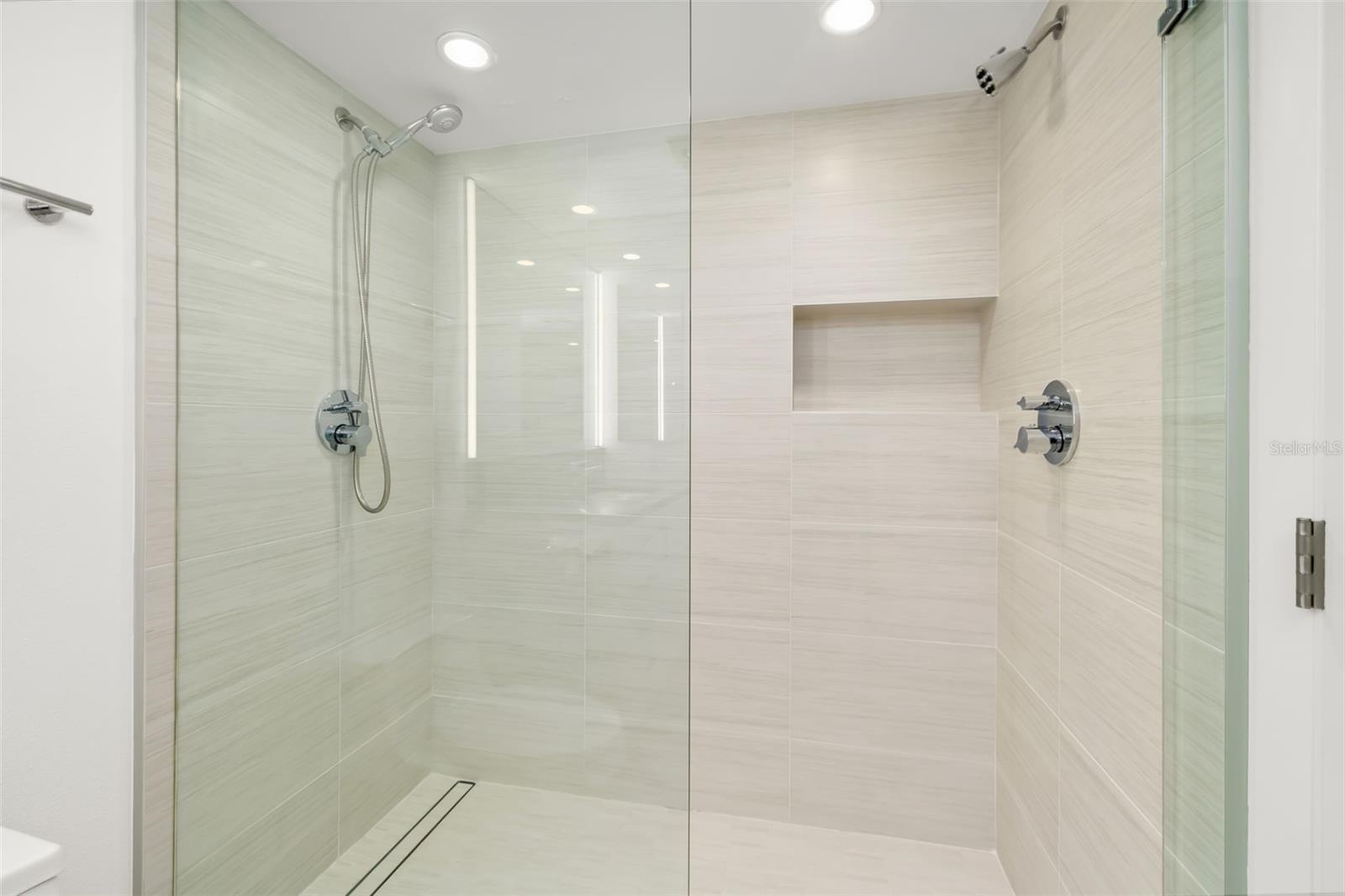 BEACHPLACE - Residential