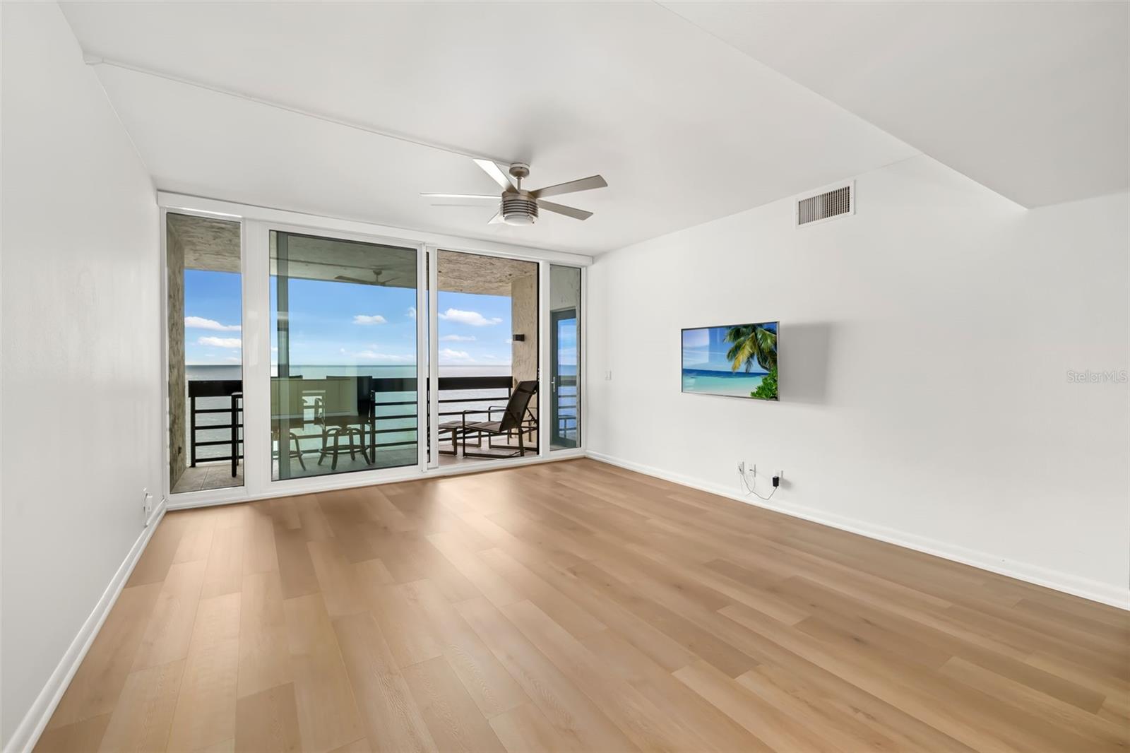 BEACHPLACE - Residential