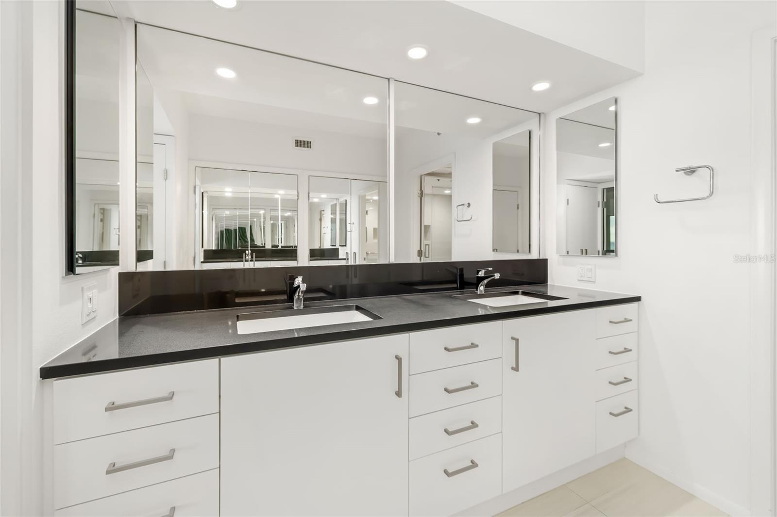 BEACHPLACE - Residential