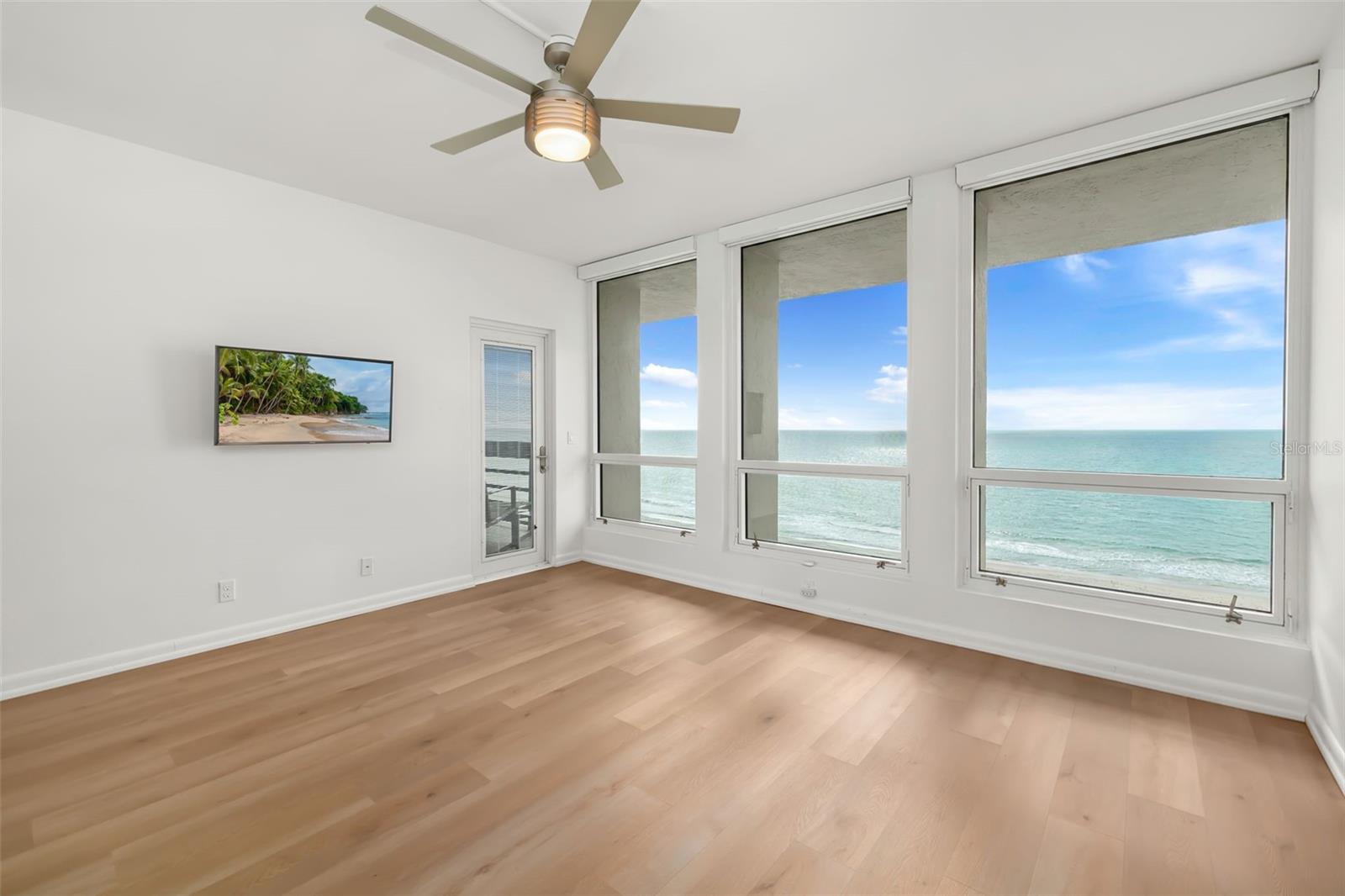 BEACHPLACE - Residential