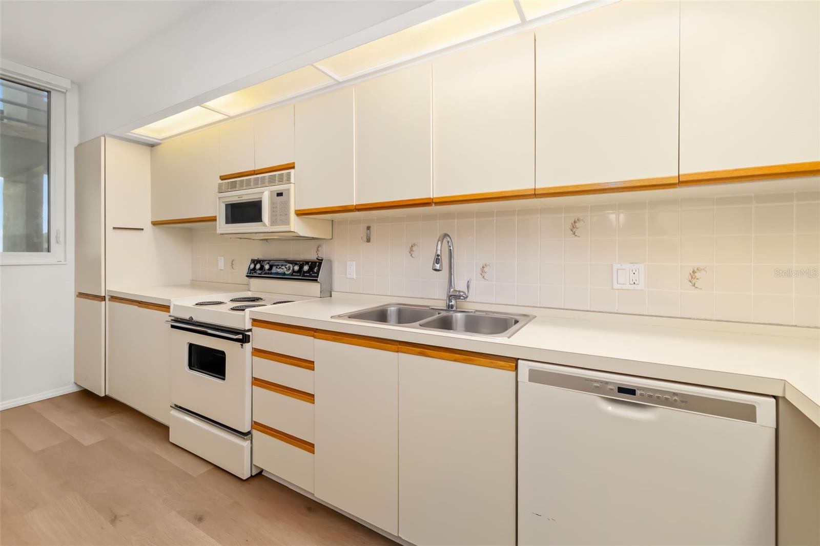 BEACHPLACE - Residential