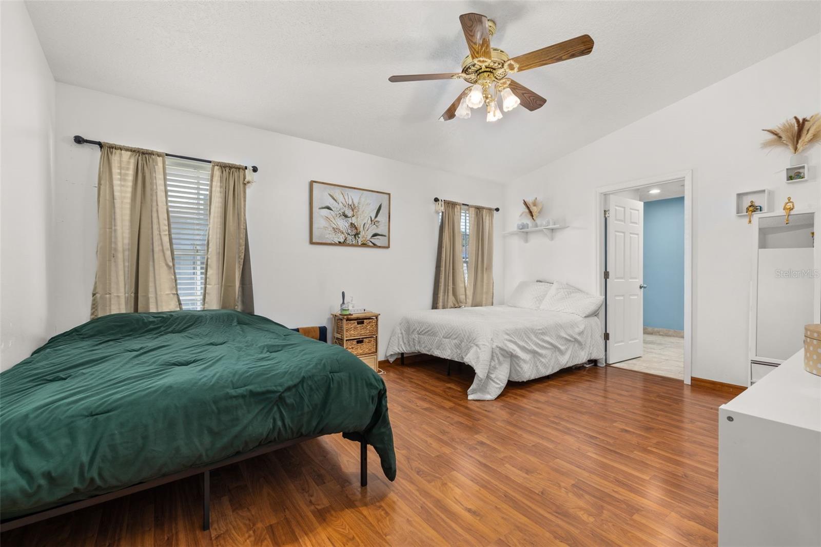 1543 READE CIRCLE