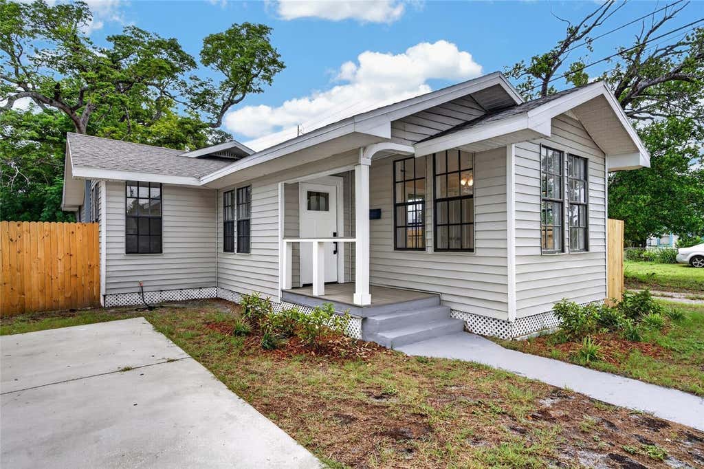 Photo of 1327 35th Street S, St Petersburg, FL 33711 (MLS # TB8538758)