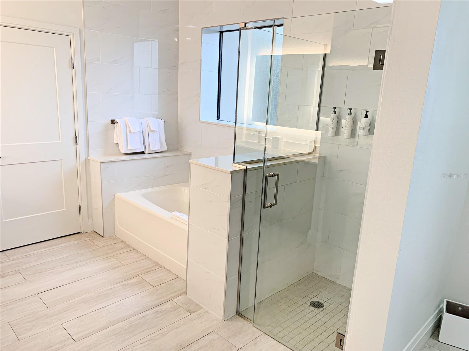 GROVE RESIDENCE & SPA HOTEL CONDO 2 - Residential