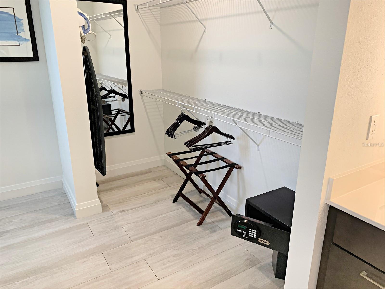 GROVE RESIDENCE & SPA HOTEL CONDO 2 - Residential