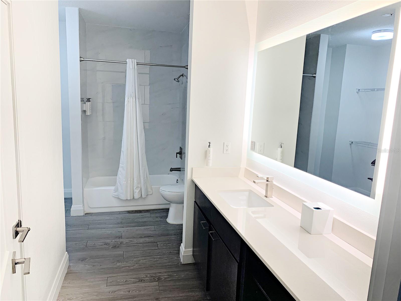 GROVE RESIDENCE & SPA HOTEL CONDO 2 - Residential