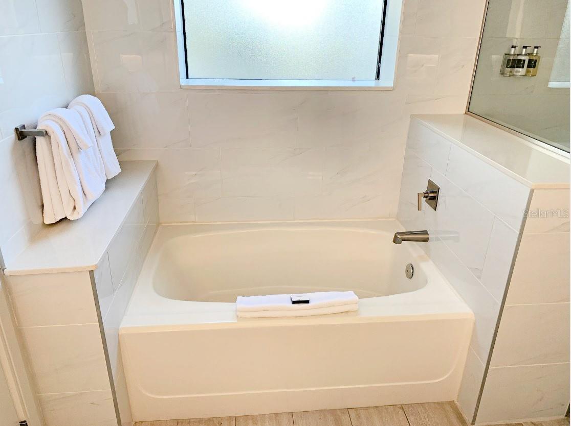 GROVE RESIDENCE & SPA HOTEL CONDO 2 - Residential