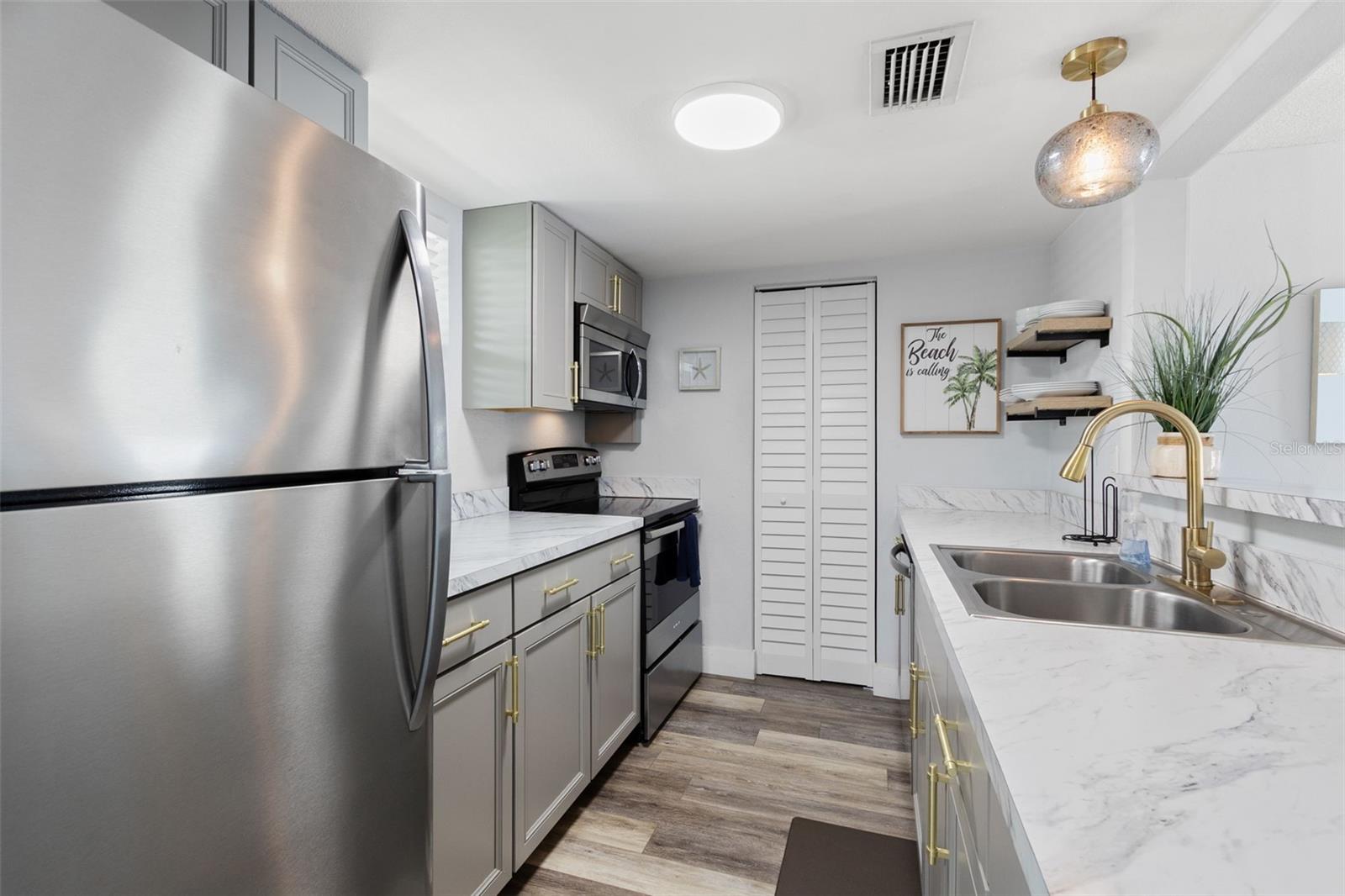 DOLPHIN POINTE OF DUNEDIN CONDO - Residential