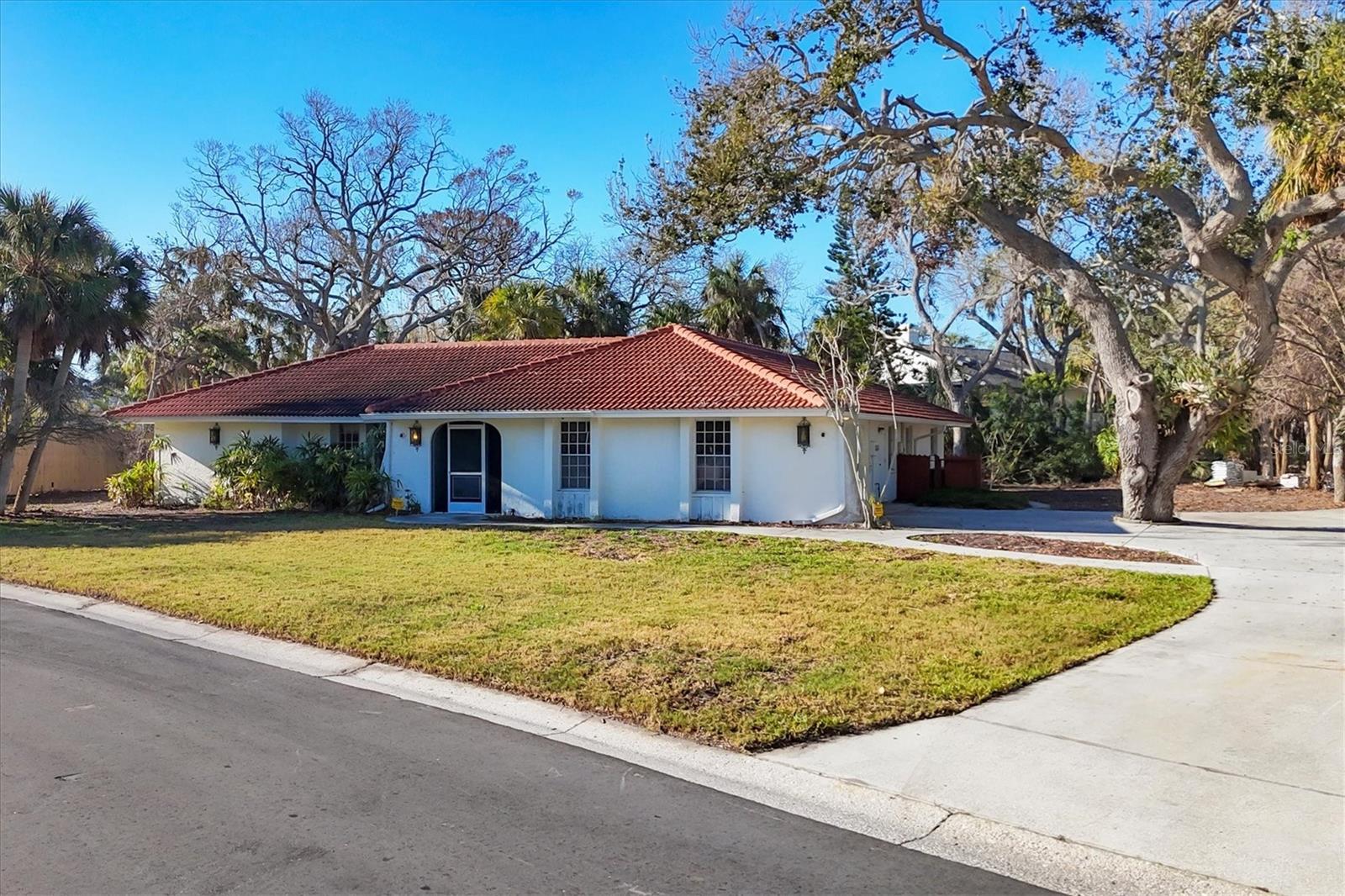 670 VENICE LANE