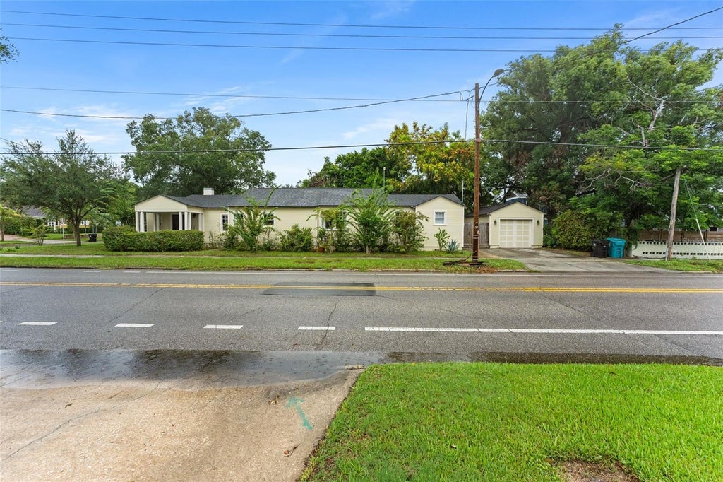 Photo of 1527 Mount Vernon Street, Orlando, FL 32803 (MLS # O6440113)