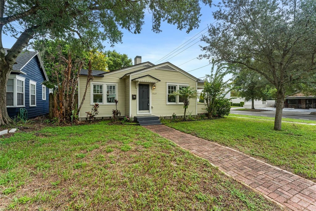 Photo of 1527 Mount Vernon Street, Orlando, FL 32803 (MLS # O6440113)