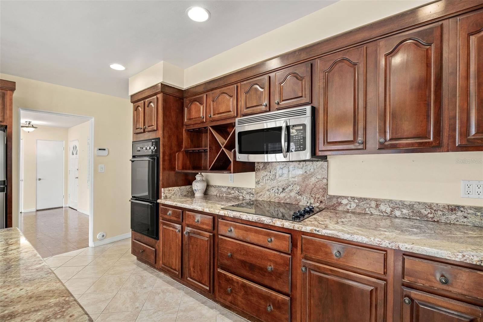 BEL AIR HILLS - Residential