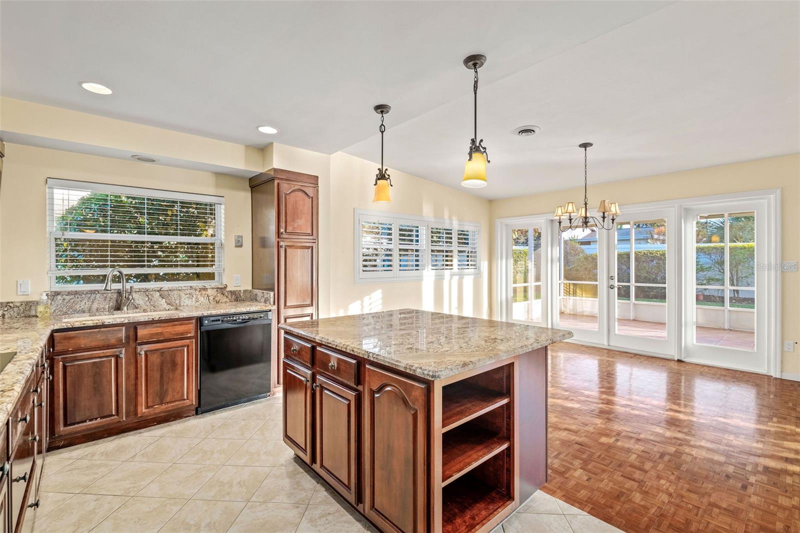 BEL AIR HILLS - Residential