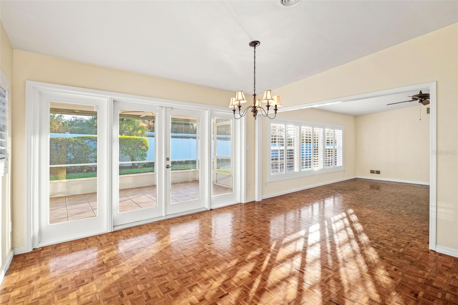 BEL AIR HILLS - Residential