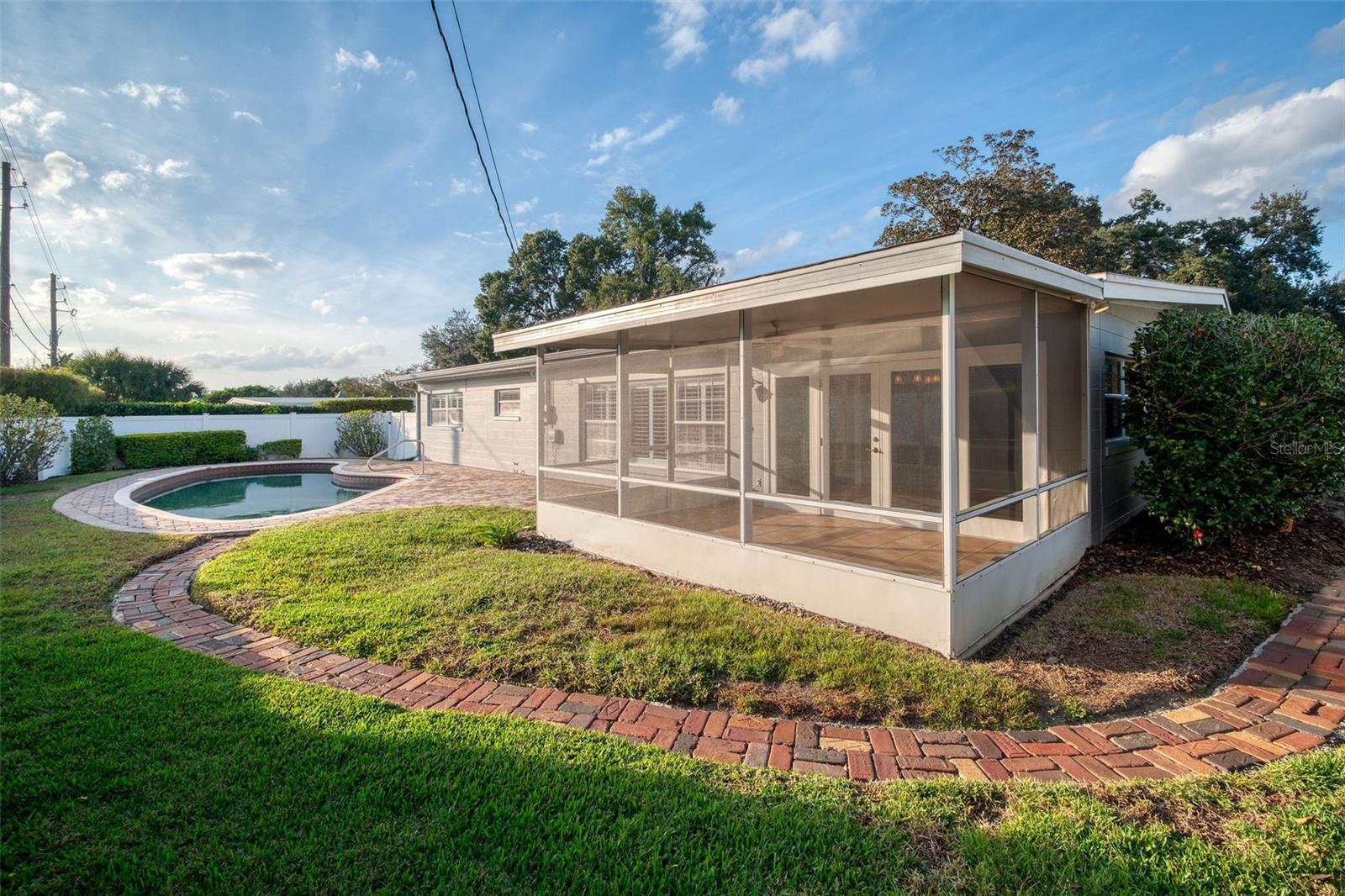 BEL AIR HILLS - Residential