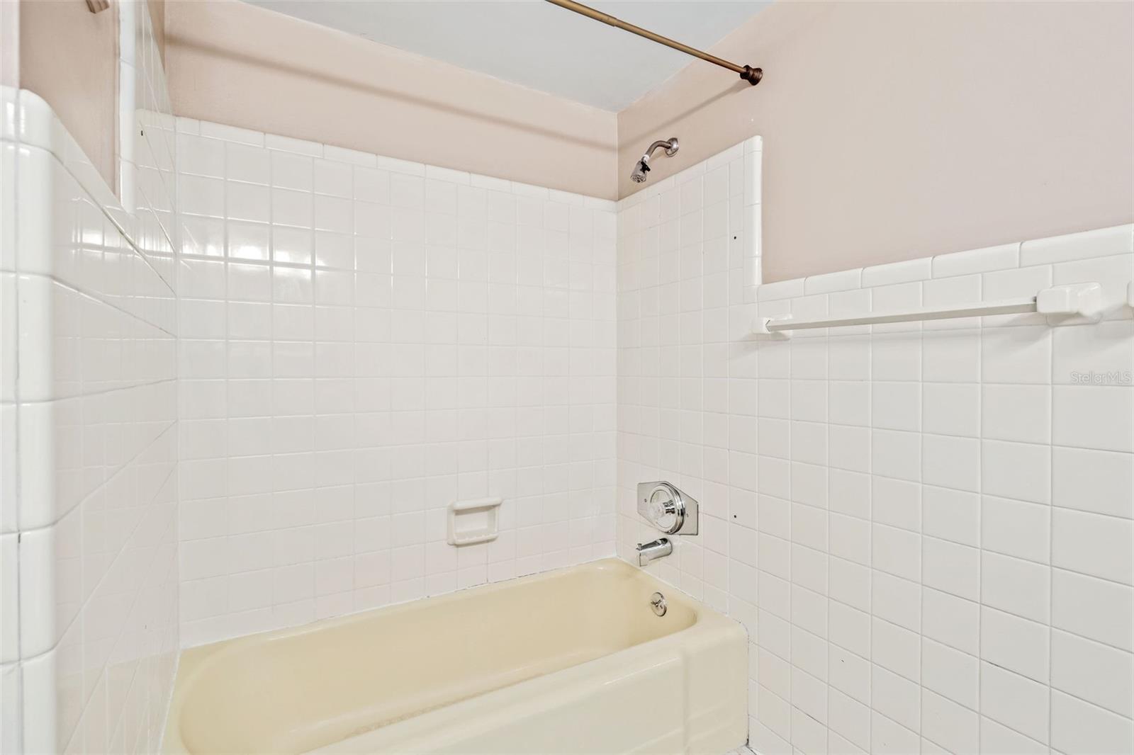 BEL AIR HILLS - Residential