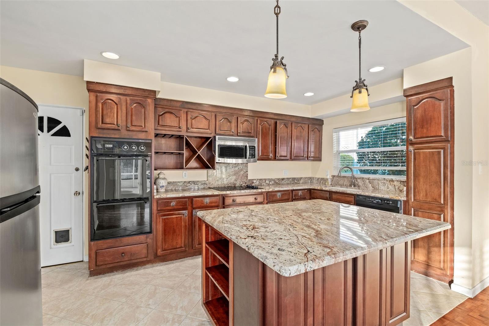 BEL AIR HILLS - Residential