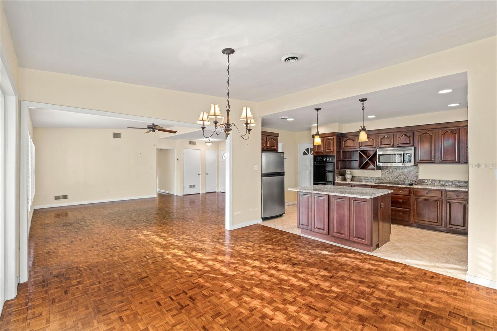 BEL AIR HILLS - Residential