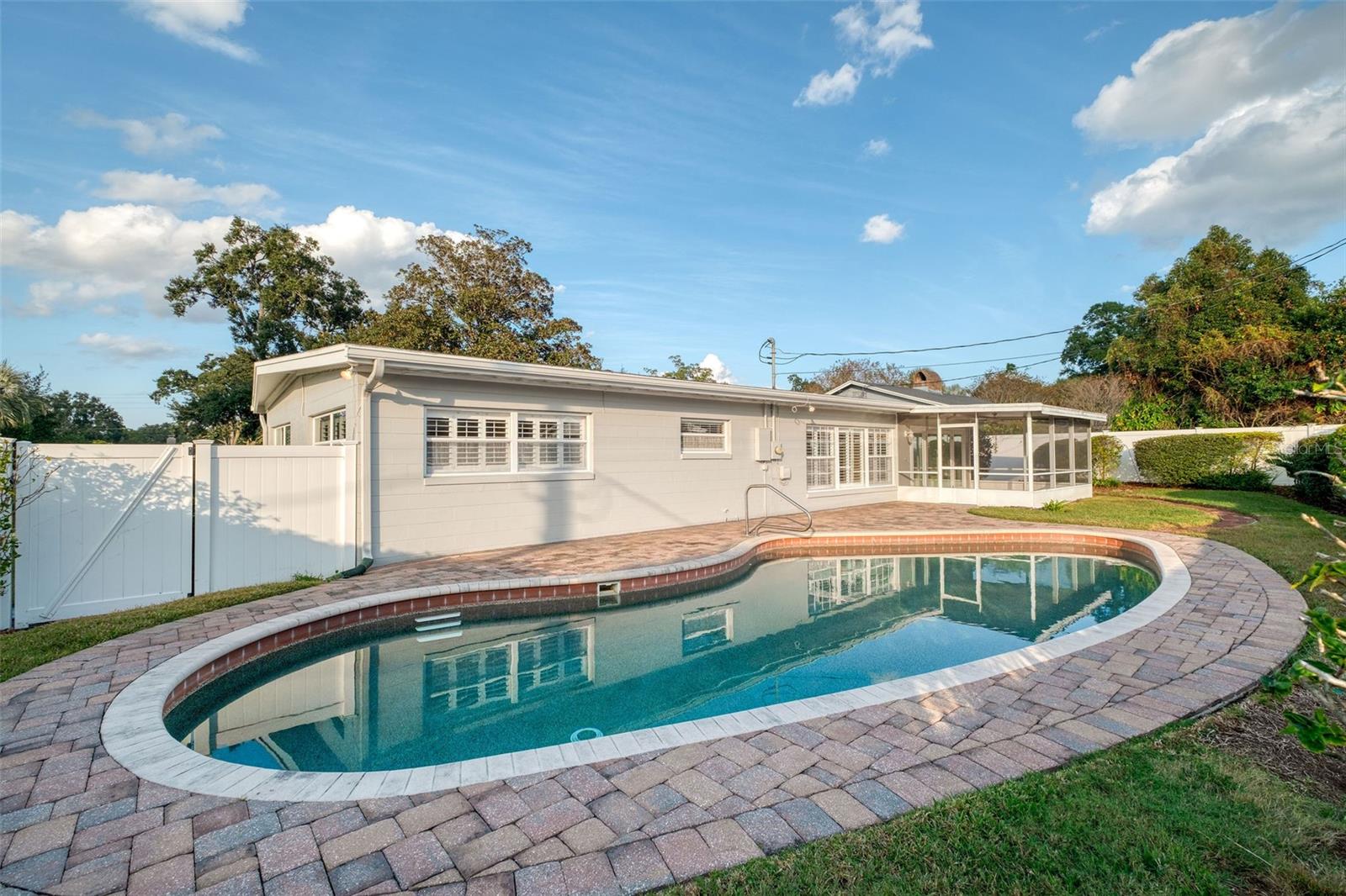 BEL AIR HILLS - Residential