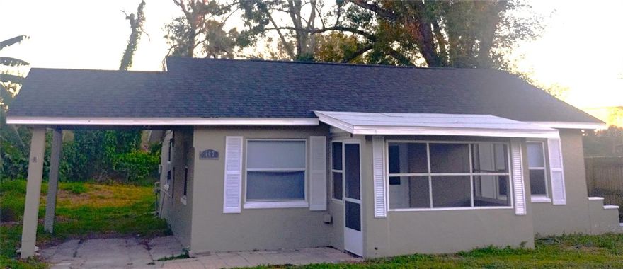 FOR RENT - 2 Bedroom/1 Bath Single Family Home with a bonus room and an inside utility room.  It's been freshly painted and has all new flooring.  This is a lovely home with a screened-in porch and a large, fenced-in backyard.  To the south, it's located near the Polk Parkway and only minutes away from Bartow which is the County Seat of Polk County.  To the east, it's minutes away from Highway 27 and LEGOLAND.  Come see this lovely home today!