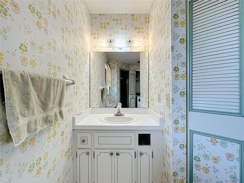 Tiny photo for 16635 County Road 450, Umatilla, FL 32784 (MLS # O6346783)