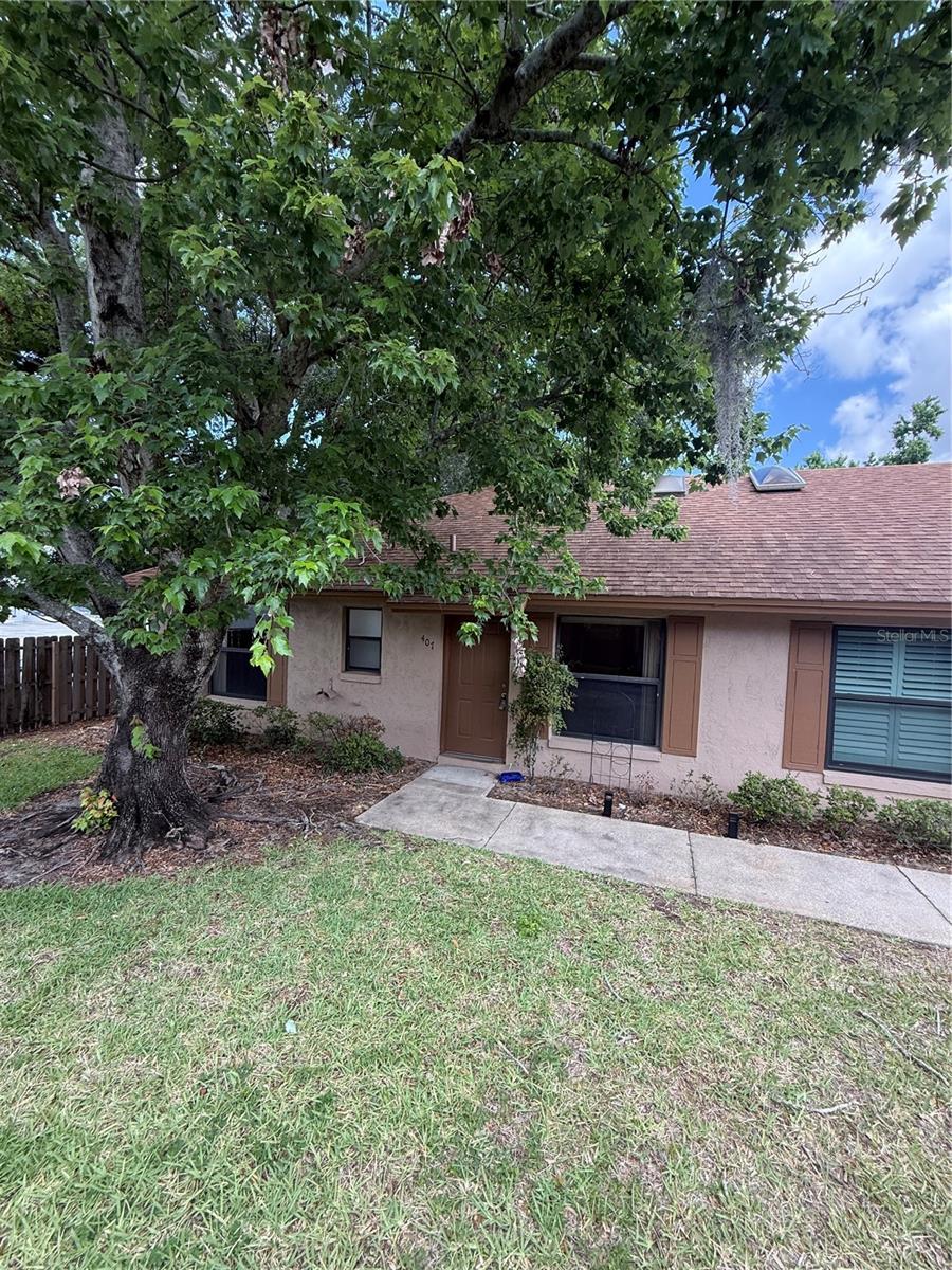 TOWNHOMES WINTER GARDEN - Residential